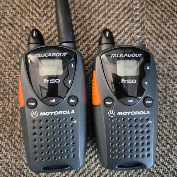 Lot of 2 Motorola Talkabout fr50 2 Way Radio Walkie Talkies - Tested & Working - Picture 1 of 3